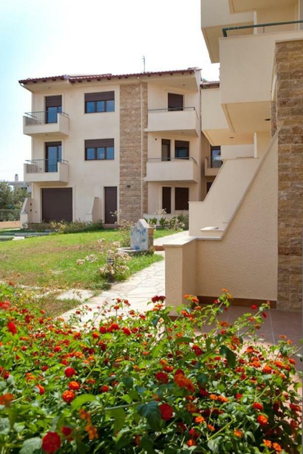 Alexandros Maisonettes Nea Moudania Exterior photo
